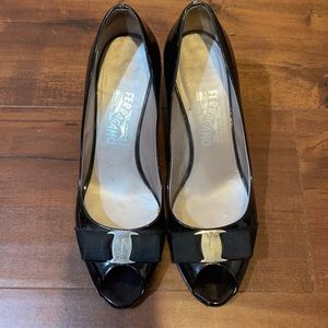FERRAGAMO CLASSIC KITTEN HEEL BLACK 39.5